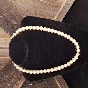 Necklace  Glass White Pearls 18 in 3in extension Lobster Claw clasp EUC
